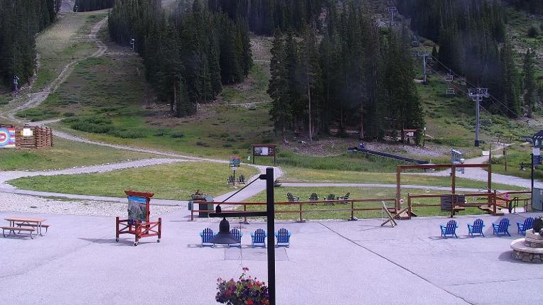 Webcam Arapahoe Basin: Base area