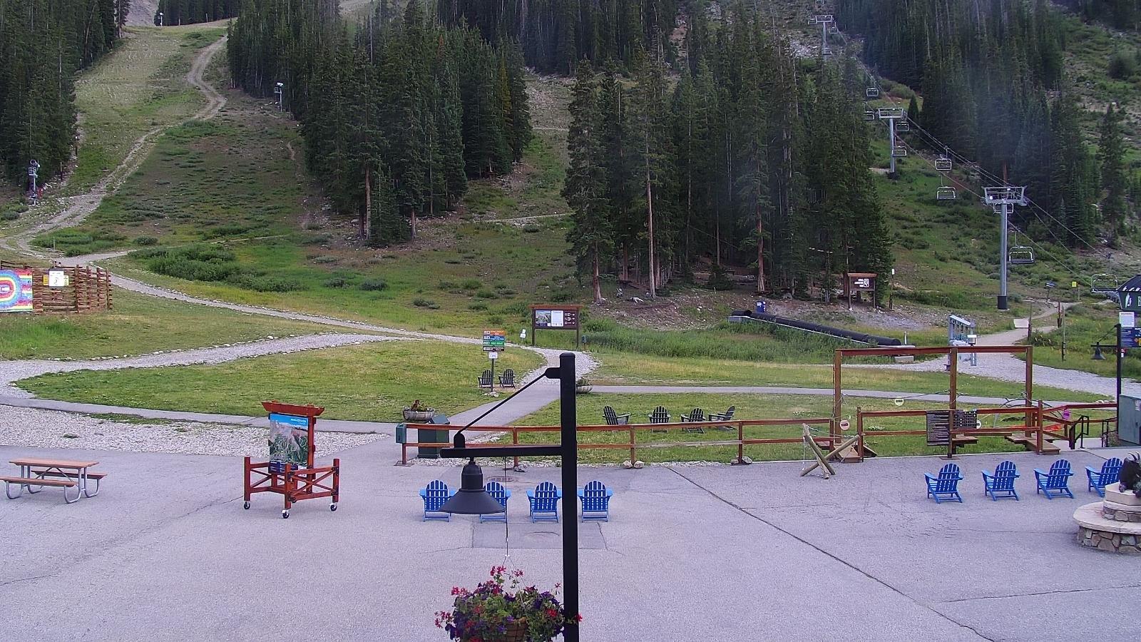 Webcam Arapahoe Basin: Base area
