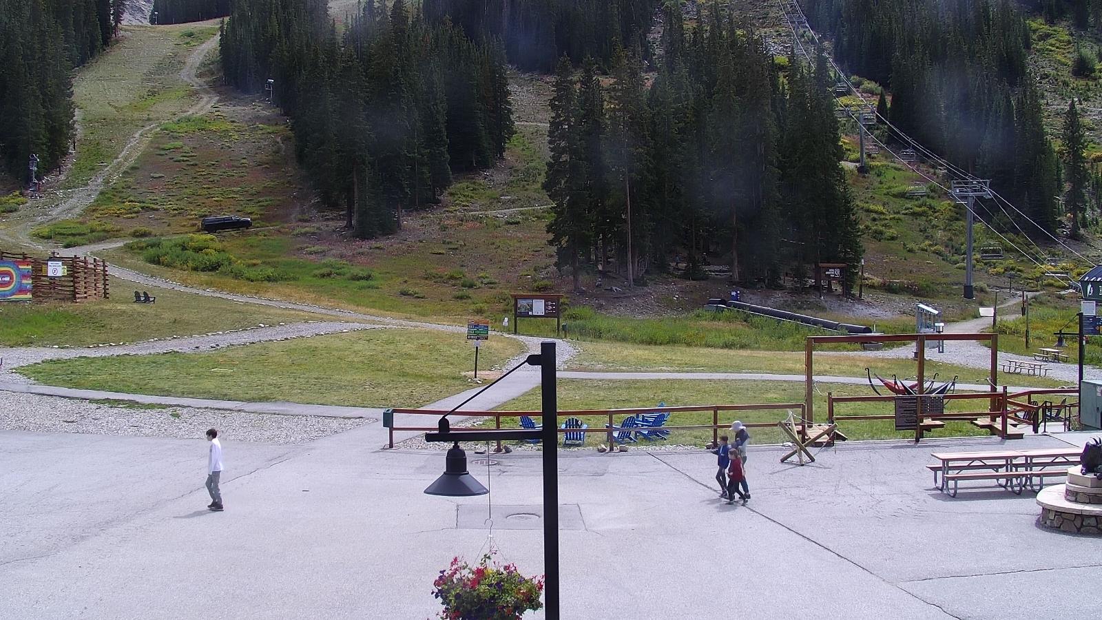 Webcam Arapahoe Basin: Base area