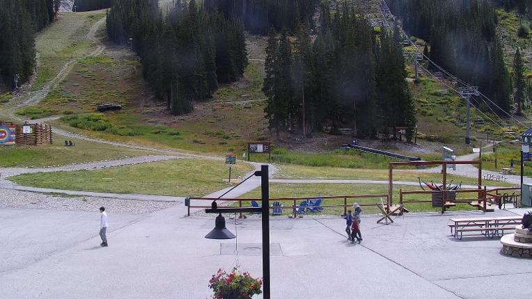 Webcam Arapahoe Basin: Base area
