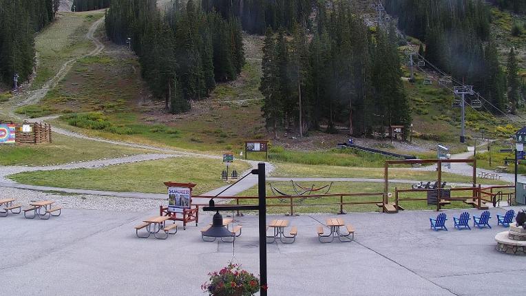 Webcam Arapahoe Basin: Base area
