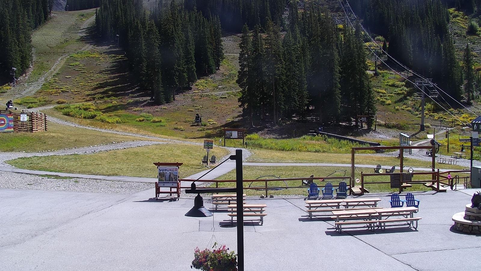 Webcam Arapahoe Basin: Base area