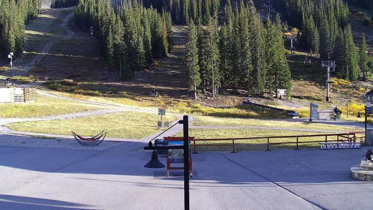 Webcam Arapahoe Basin: Base area