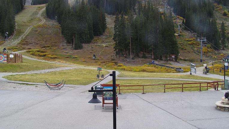 Webcam Arapahoe Basin: Base area