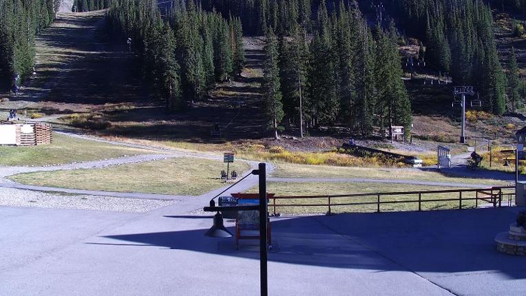 Webcam Arapahoe Basin: Base area