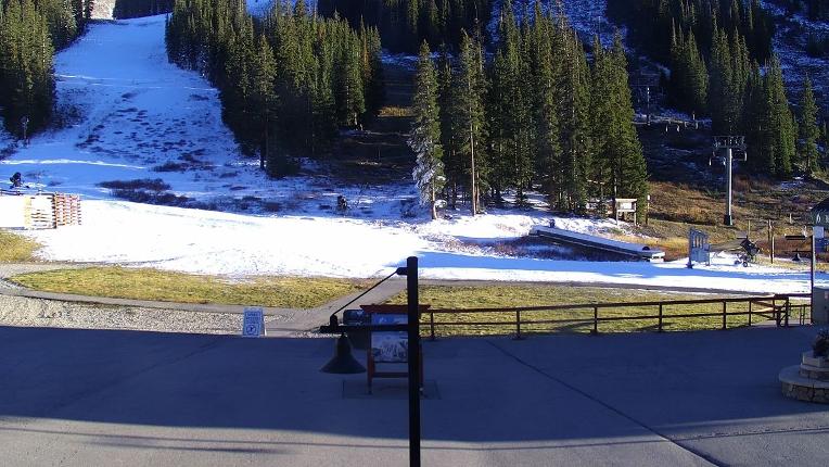 Webcam Arapahoe Basin: Base area
