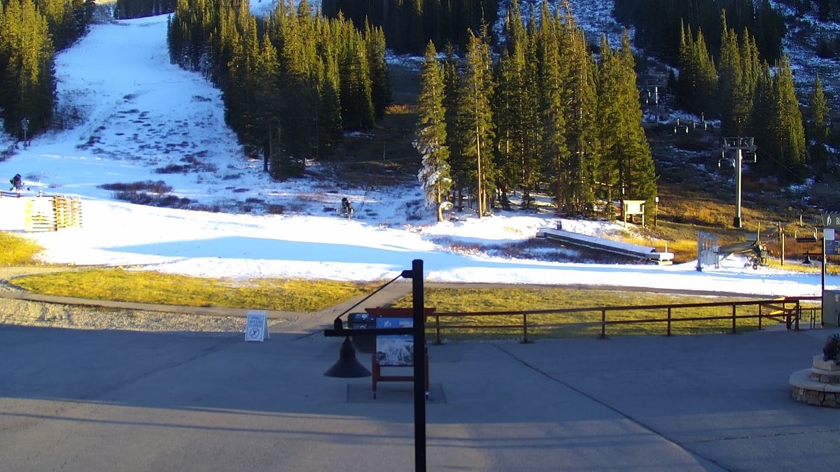 Webcam Arapahoe Basin: Base area