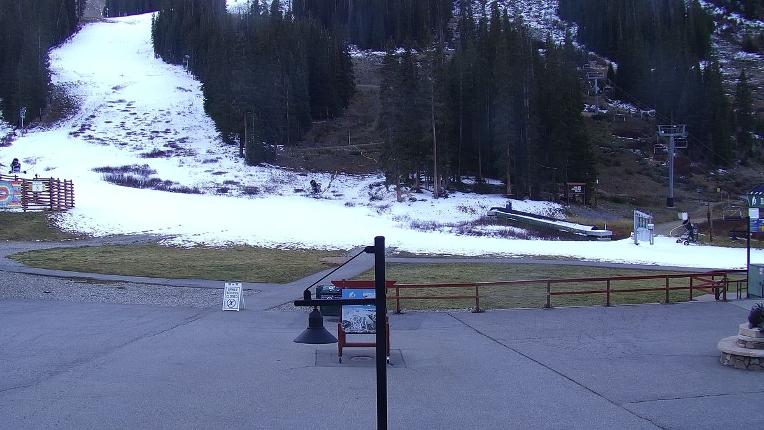 Webcam Arapahoe Basin: Base area