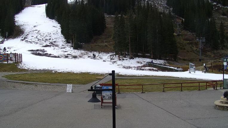 Webcam Arapahoe Basin: Base area