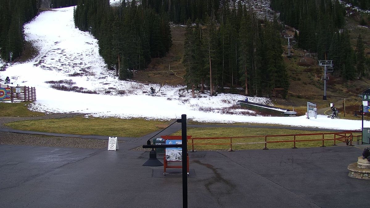 Webcam Arapahoe Basin: Base area