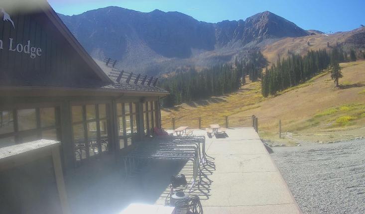 Webcam Arapahoe Basin: Black Mountain lodge