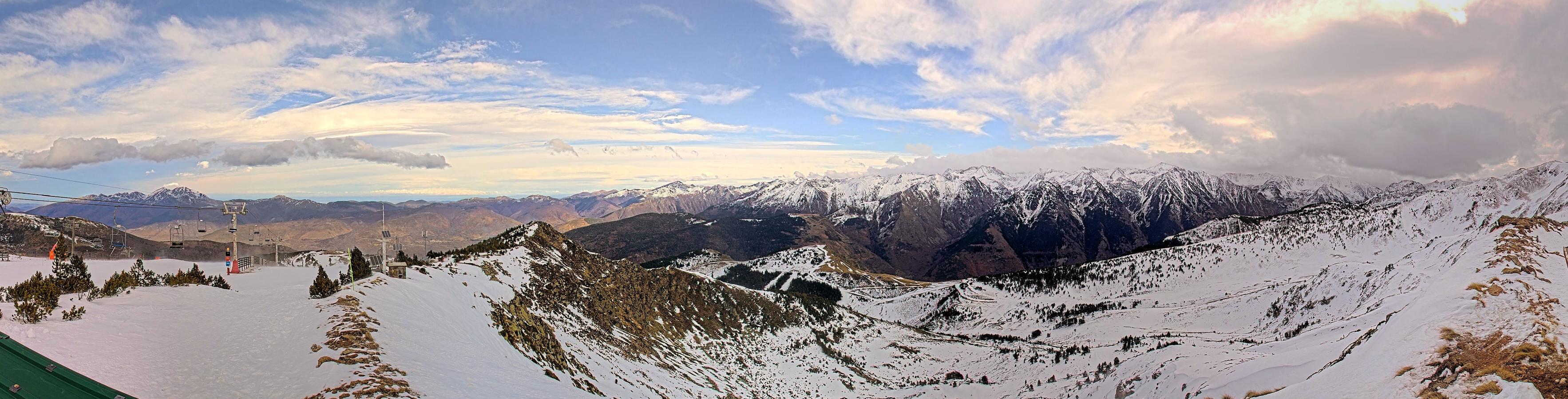 Webcam Ax 3 Domaines: Panoramique 2300m