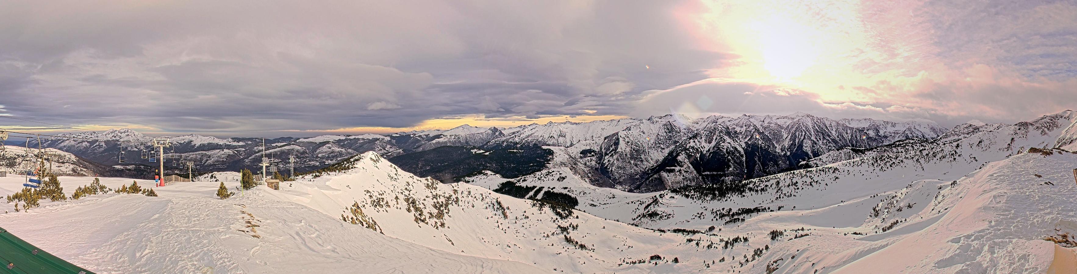 Webcam Ax 3 Domaines: Panoramique 2300m