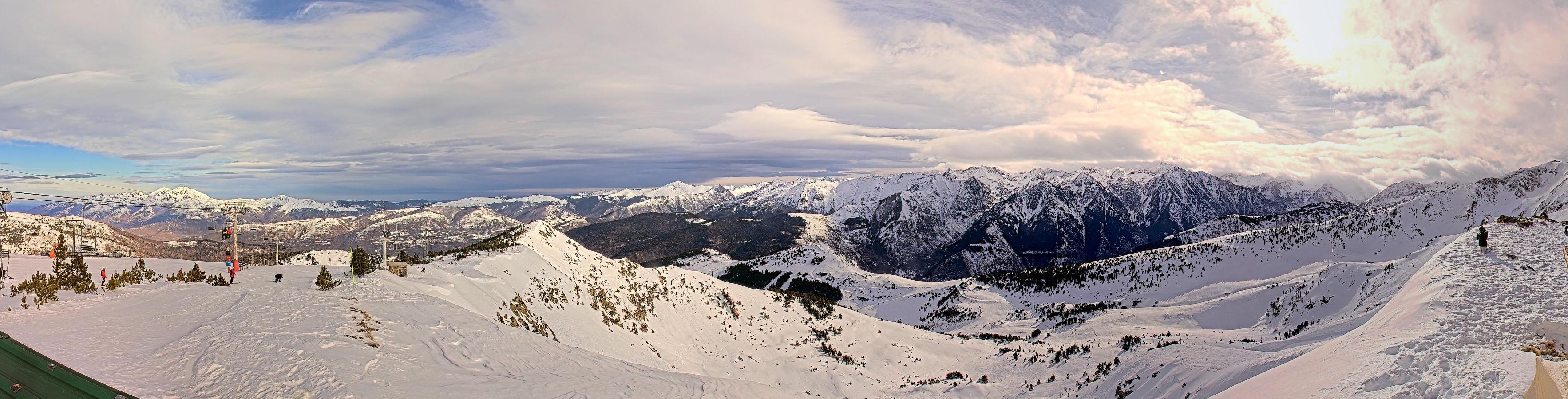 Webcam Ax 3 Domaines: Panoramique 2300m