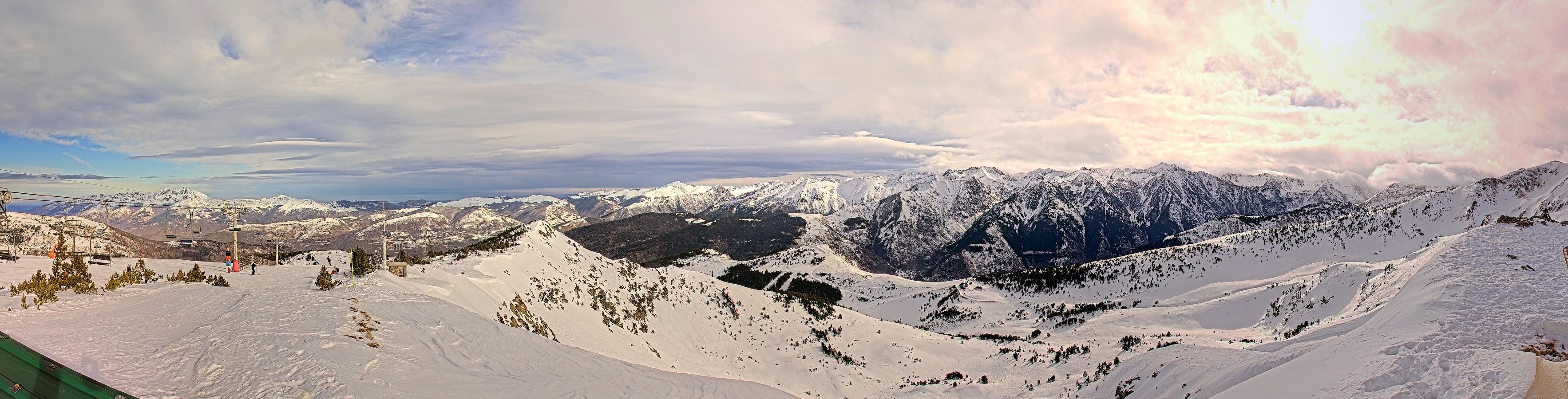 Webcam Ax 3 Domaines: Panoramique 2300m