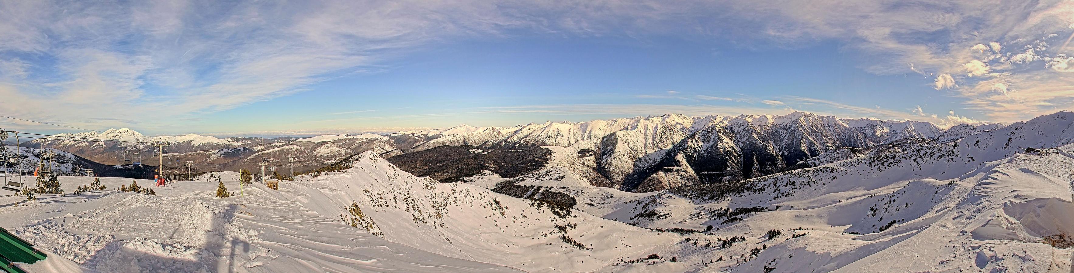 Webcam Ax 3 Domaines: Panoramique 2300m