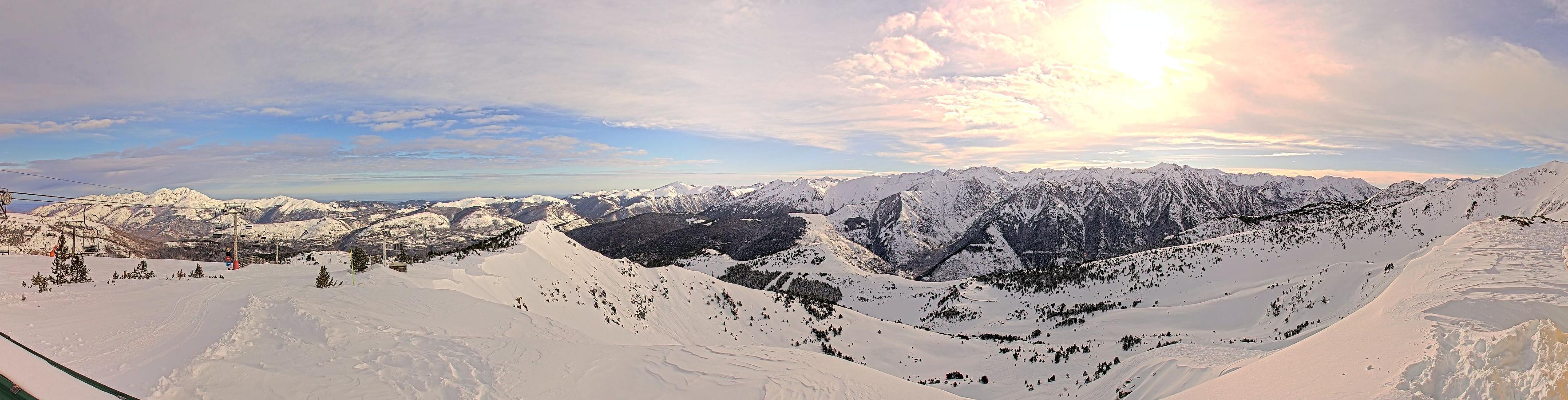 Webcam Ax 3 Domaines: Panoramique 2300m