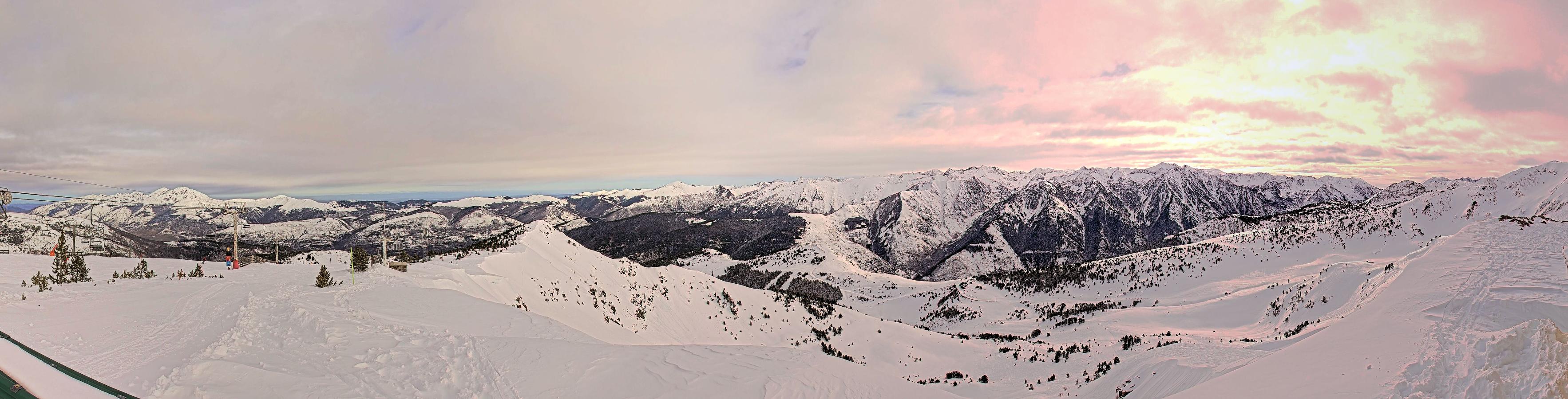Webcam Ax 3 Domaines: Panoramique 2300m