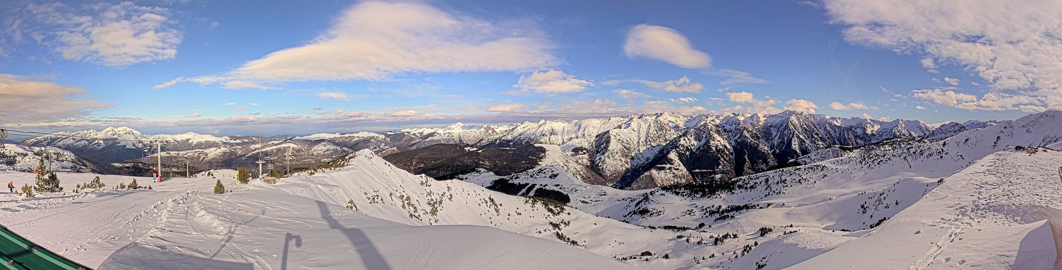 Webcam Ax 3 Domaines: Panoramique 2300m