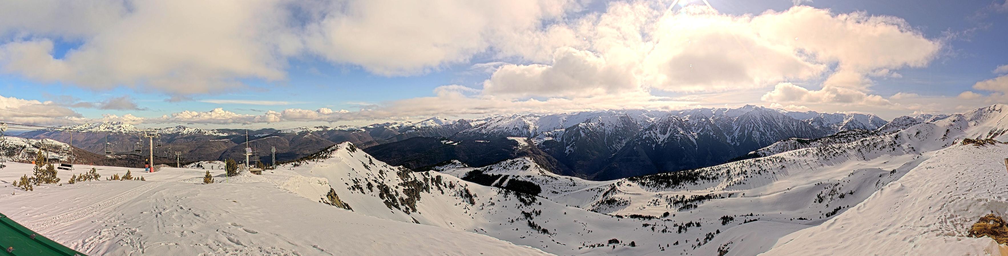 Webcam Ax 3 Domaines: Panoramique 2300m