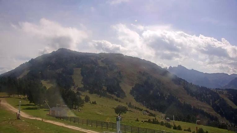 Webcam Ax 3 Domaines: Saquet 2000m