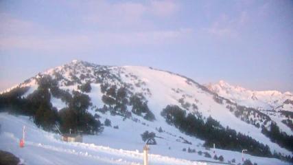 Ax 3 Domaines: Saquet 2000m (ax-ski.com)