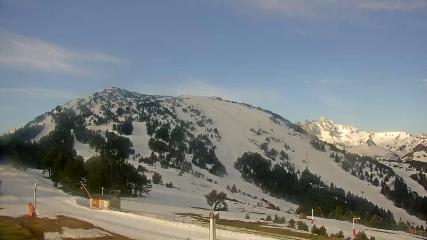 Ax 3 Domaines: Saquet 2000m (ax-ski.com)