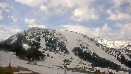 Ax 3 Domaines: Saquet 2000m (ax-ski.com)