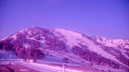 Ax 3 Domaines: Saquet 2000m (ax-ski.com)