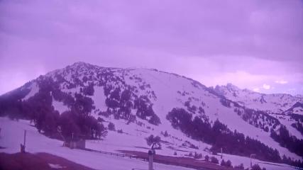 Ax 3 Domaines: Saquet 2000m (ax-ski.com)