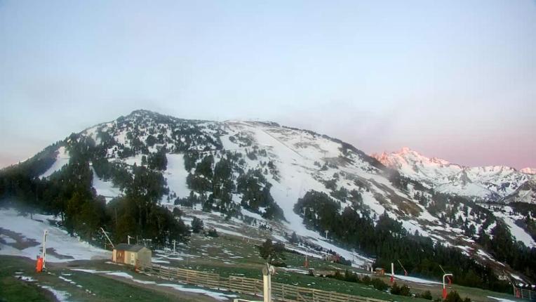 Webcam Ax 3 Domaines: Saquet 2000m