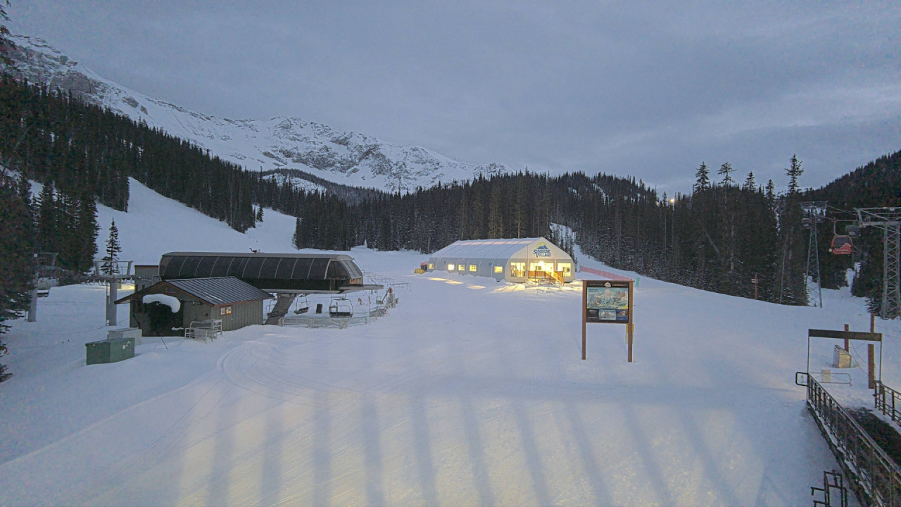 Webcam Banff Sunshine Village: Goats Eye Express Load