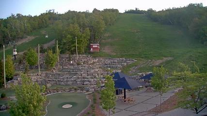 Blue Mountain: Base (bluemountain.ca)