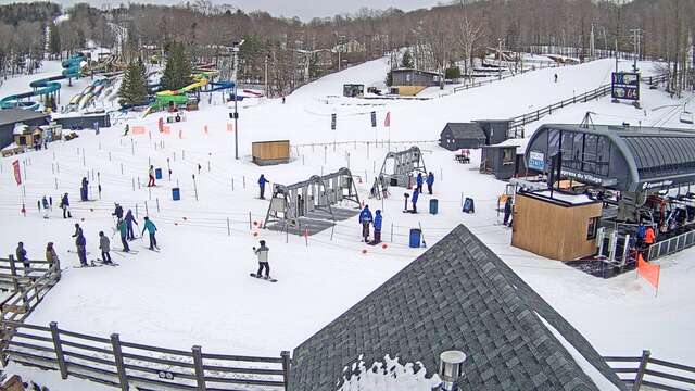 Webcam Bromont: Lift Express du Village