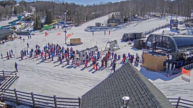 Webcam Bromont: Lift Express du Village