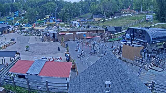 Webcam Bromont: Lift Express du Village
