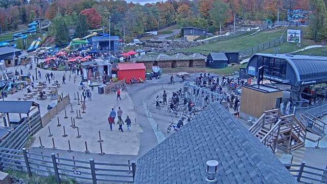 Webcam Bromont: Lift Express du Village