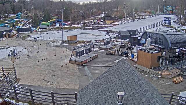 Webcam Bromont: Lift Express du Village