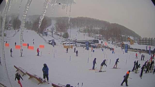 Webcam Bromont: Lift Express du Village