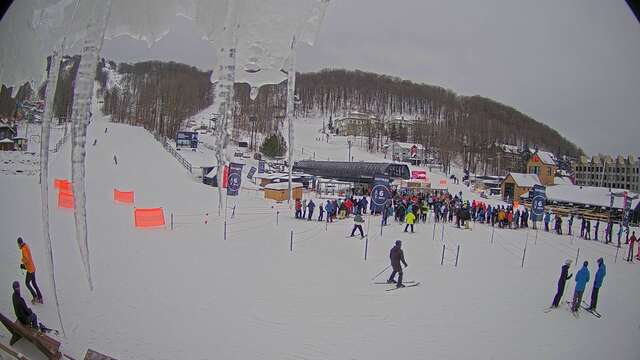 Webcam Bromont: Lift Express du Village