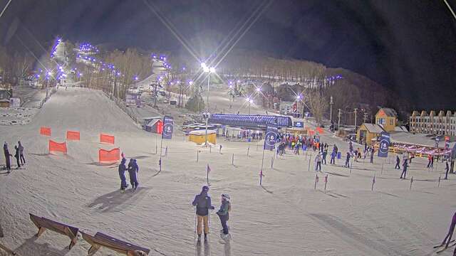 Webcam Bromont: Lift Express du Village