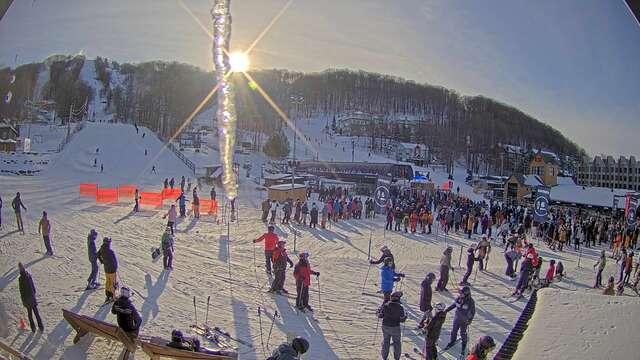Webcam Bromont: Lift Express du Village