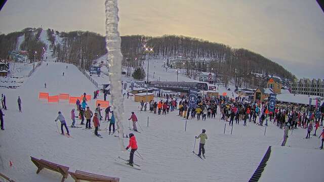 Webcam Bromont: Lift Express du Village