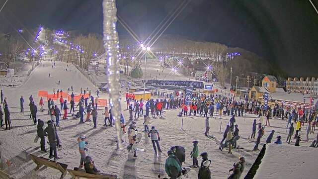 Webcam Bromont: Lift Express du Village