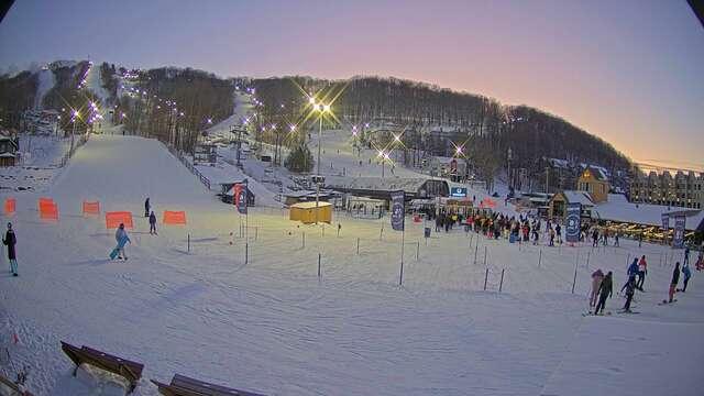 Webcam Bromont: Lift Express du Village