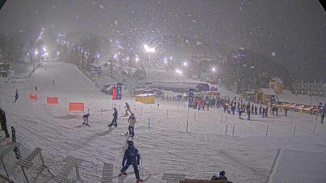 Webcam Bromont: Lift Express du Village