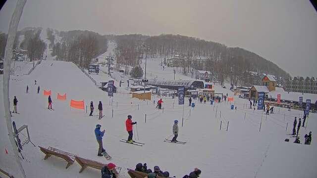 Webcam Bromont: Lift Express du Village
