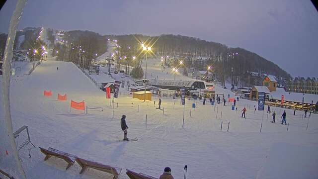 Webcam Bromont: Lift Express du Village