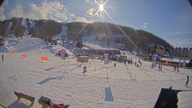 Webcam Bromont: Lift Express du Village