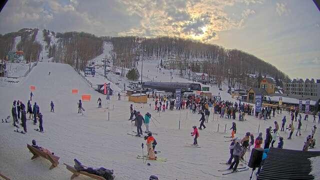 Webcam Bromont: Lift Express du Village